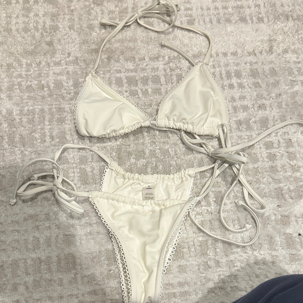 Chic White Bikini Set with Lace Accents